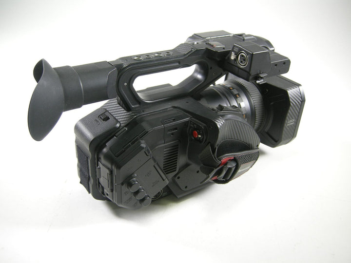 Panasonic AG-DUX200  SD Video Camcorder Video Equipment - Video Camera Panasonic J5TCA0165