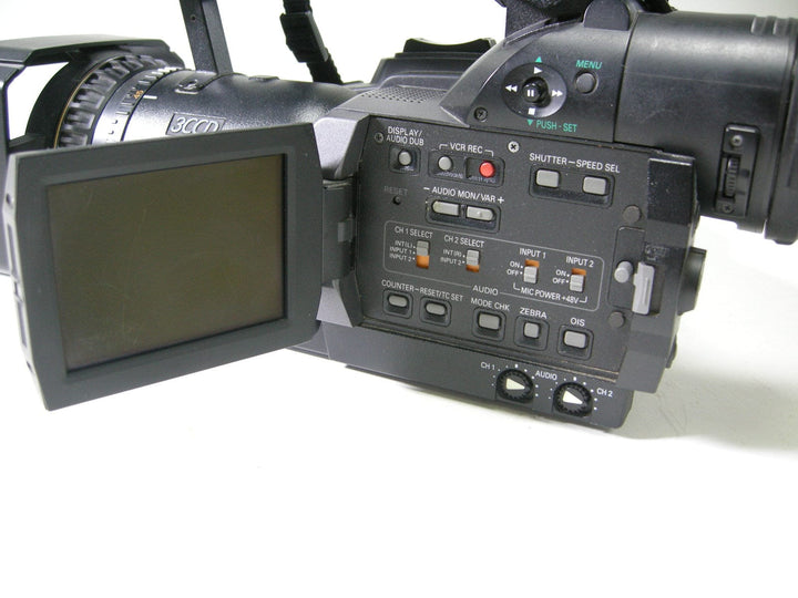 Panasonic AG-DVX100BP MiniDV Camcorder 3CCD Video Equipment - Video Camera Panasonic L8TDA036