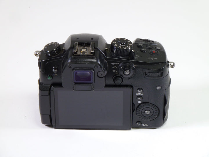 Panasonic GH5 Body Only - shutter count only 2296 Digital Cameras - Digital Mirrorless Cameras lumix XHR1705230252