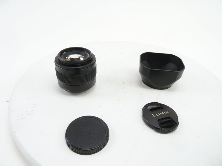 Panasonic Lumix DG Summilux 25MM F1.4 ASPH Micro 4/3rds Lens Lenses Small Format - Micro 43 Mount Lenses Panasonic 11082316