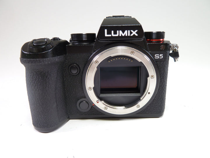 Panasonic Lumix S5 Body Shutter Count 13,824 Digital Cameras - Digital Mirrorless Cameras Panasonic WJ2SB002281