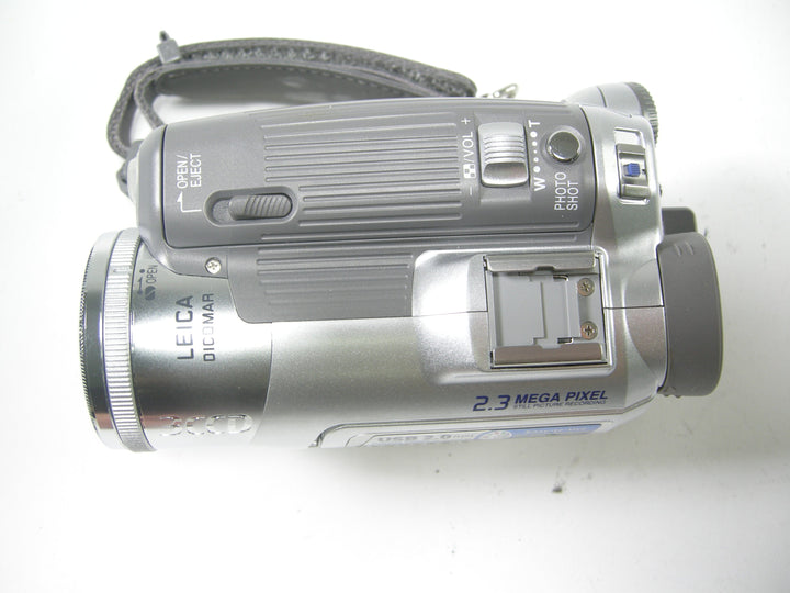 Panasonic PV-GS150 MiniDV Camcorder Video Equipment - Video Camera Panasonic F5HA52549