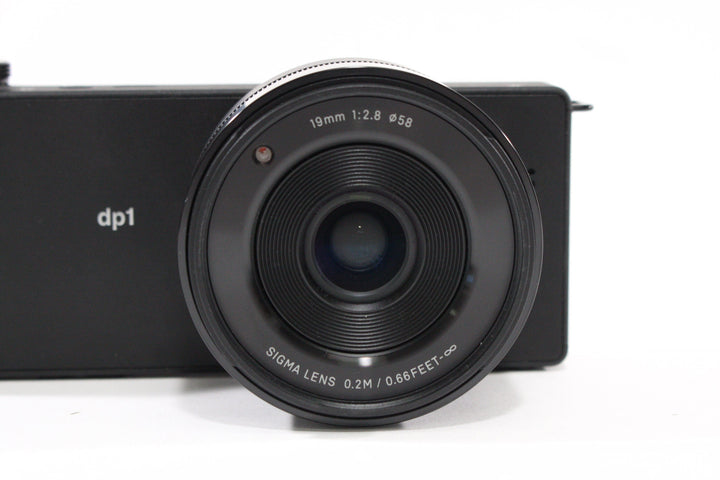 Sigma DP1 Quatrro - 19mm f/2.8 Camera Digital Cameras - Digital Point and Shoot Cameras Sigma 90705210