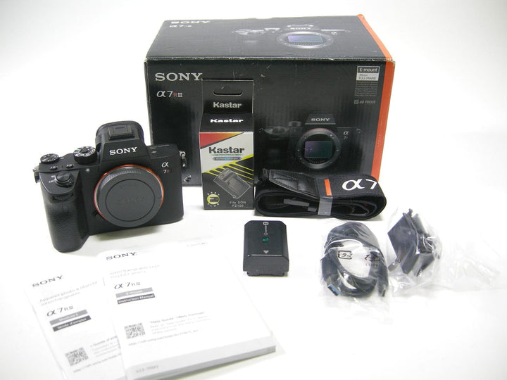 Sony a 7R III 42mp Mirrorless Digital camera body only Shutter Ct. 4,238 Digital Cameras - Digital Mirrorless Cameras Sony 3409595