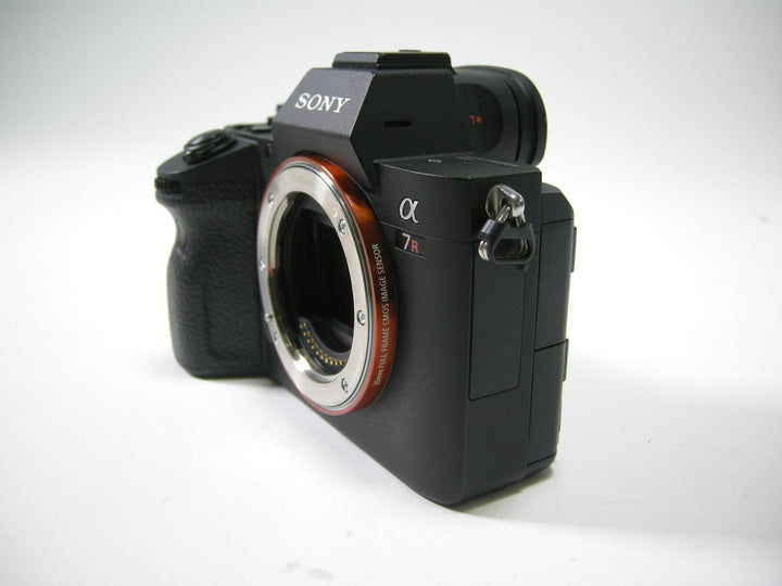 Sony a 7R III 42mp Mirrorless Digital camera body only Shutter Ct. 4,238 Digital Cameras - Digital Mirrorless Cameras Sony 3409595