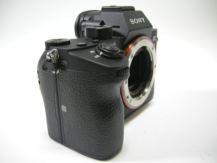 Sony a 7R III 42mp Mirrorless Digital camera body only Shutter Ct. 4,238 Digital Cameras - Digital Mirrorless Cameras Sony 3409595