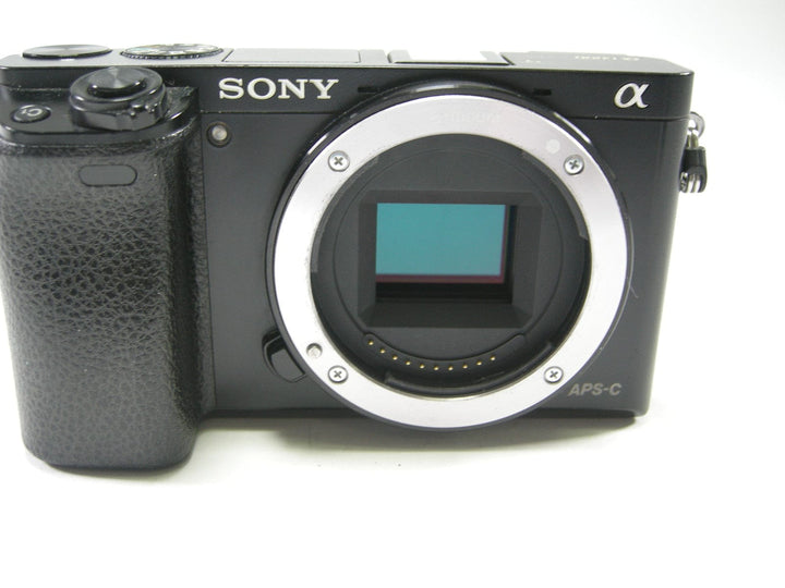 Sony a6000 24.3mp Mirrorless Digital Camera Body only Shutter Ct. 8,298 (Read) AS IS Digital Cameras - Digital Mirrorless Cameras Sony 3417128