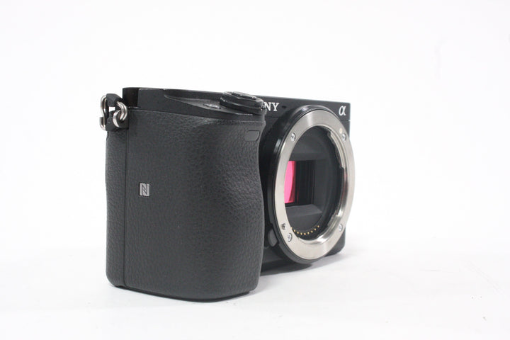 Sony a6400 Digital Mirrorless Camera Body with a Shutter Count 1,692 Digital Cameras - Digital Mirrorless Cameras Sony 3484040