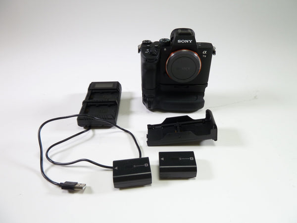 Sony a7 III Body w/Grip - Shutter Count Only 1,296! Digital Cameras - Digital Mirrorless Cameras Sony 3421043