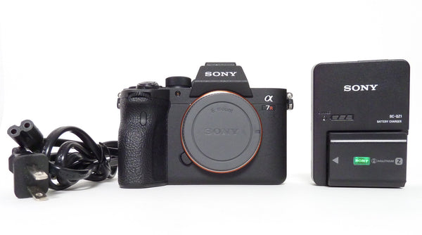 Sony a7R Mark IV Mirrorless Camera Body - Shutter Count 2106 Digital Cameras - Digital Mirrorless Cameras Sony 3379526KC