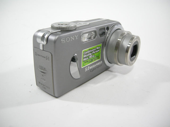 Sony Cyber-Shot DSC-P10 5.0mp Digital Camera w/40meter Housing Digital Cameras - Digital Point and Shoot Cameras Sony 508460