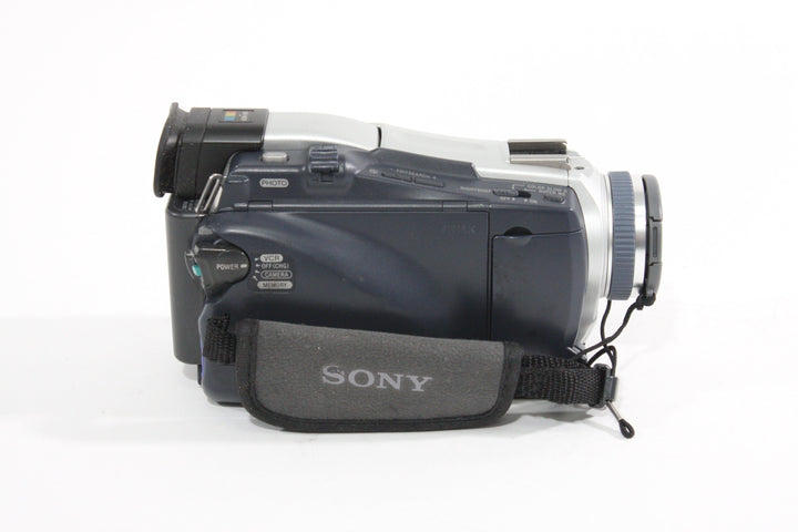 Sony DCR-TRV18 Mini DV Camcorder Video Equipment - Video Camera Sony 385928