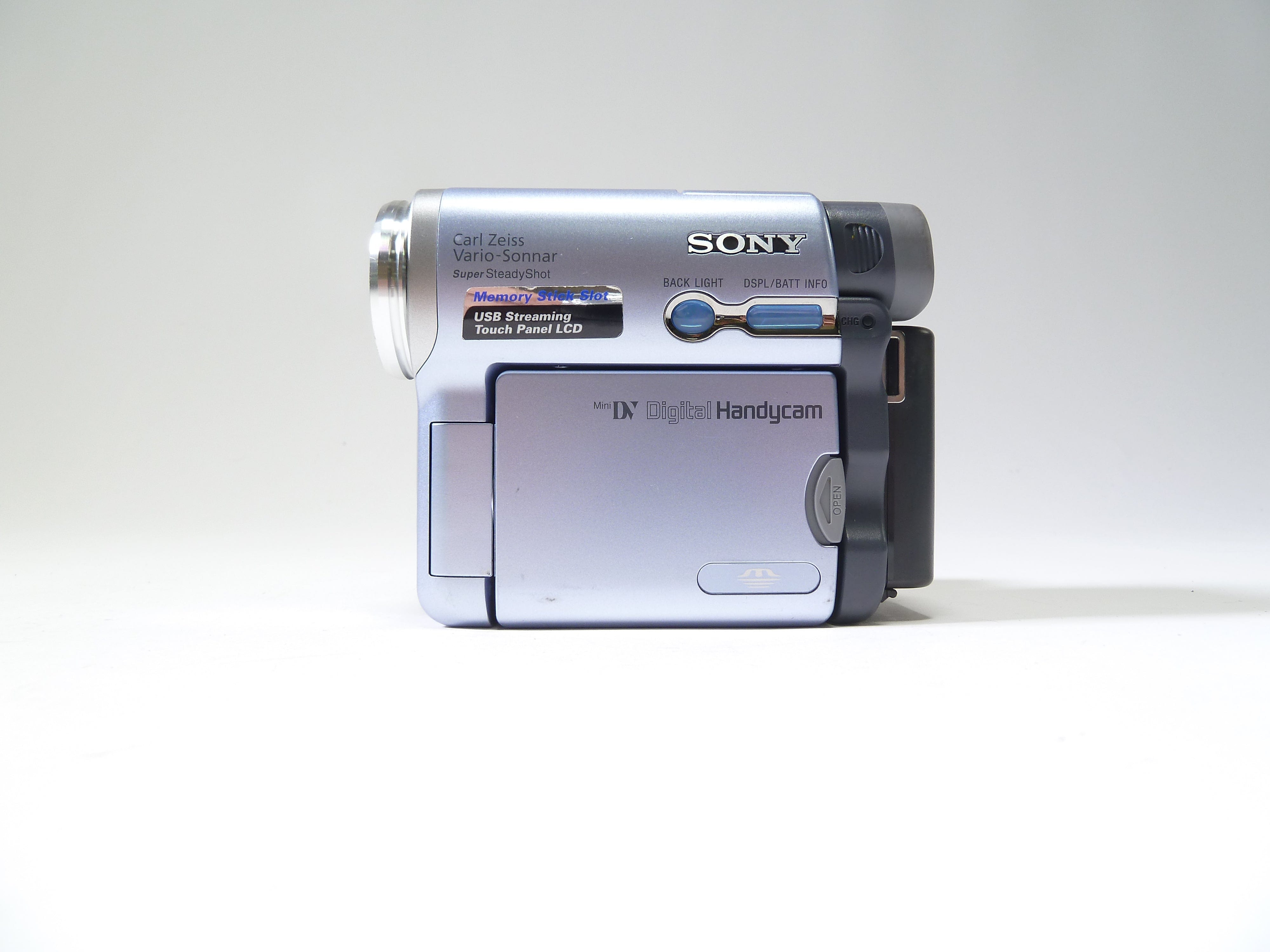 Sony DCR-TRV22 Carl Zeiss Vario-Sonnar Mini DV Camcorder – Camera