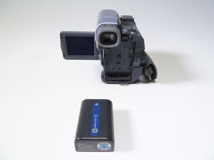 Sony DCR-TRV22 Carl Zeiss Vario-Sonnar Mini DV Camcorder Video Equipment - Video Camera Sony 405129