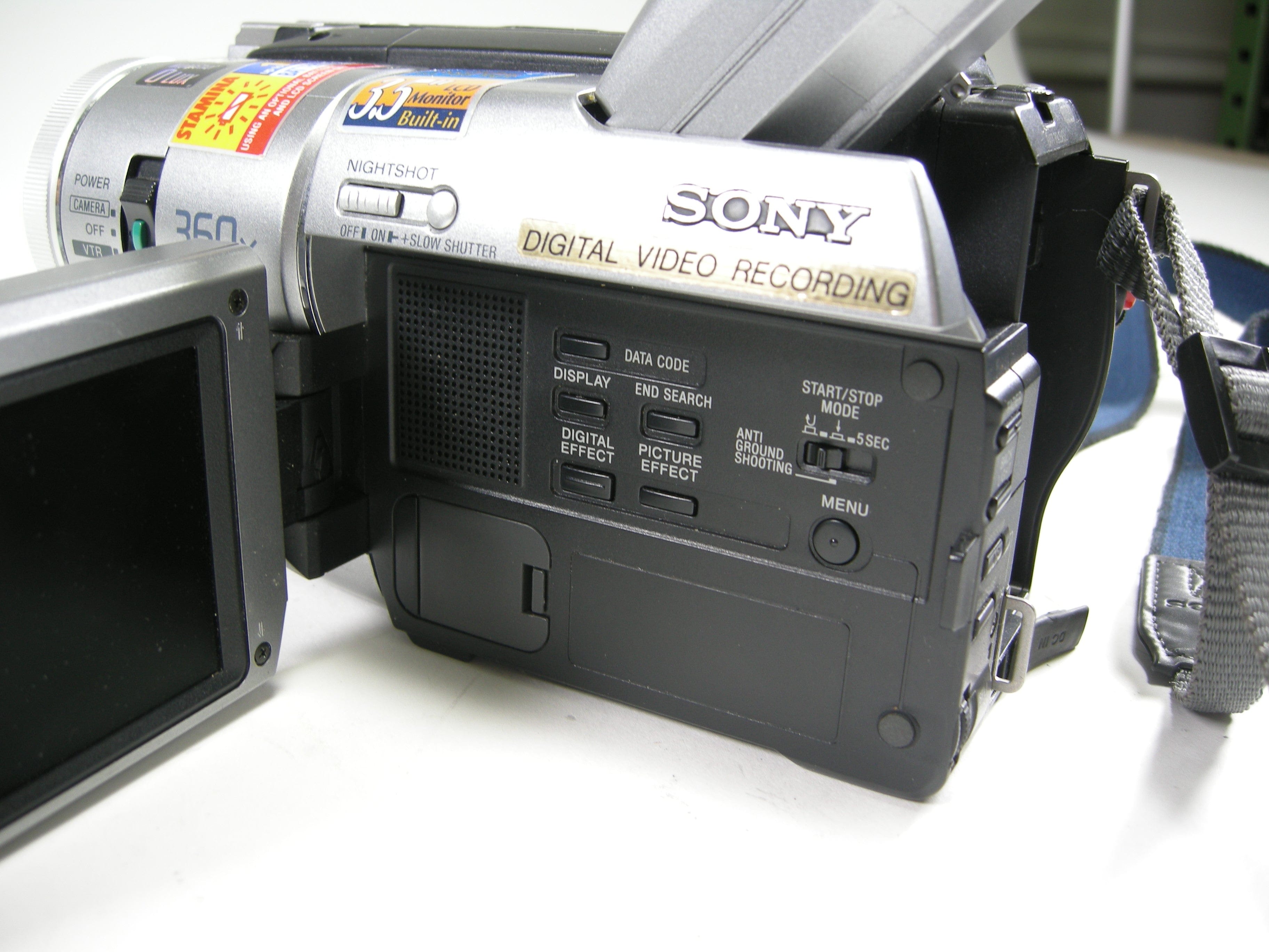 ② SONY　DCR-TRV310　Digital8　8mm対応　セット sony DCR-TRV310 digital8 stereo NTSC camcorder plays 8mm Hi8