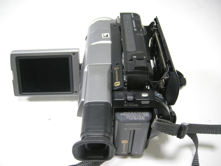 Sony DCR-TRV310 Digital 8 Handycam Camcorder Video Equipment - Video Camera Sony 1014334