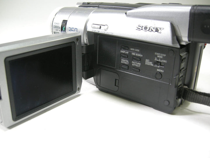 Sony DCR-TRV310 Digital 8 Handycam Camcorder Video Equipment - Video Camera Sony 1014334