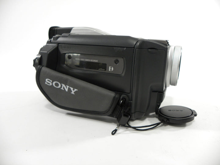 Sony DCR-TRV720 Digital 8 Camcorder Video Equipment - Video Camera Sony 38360