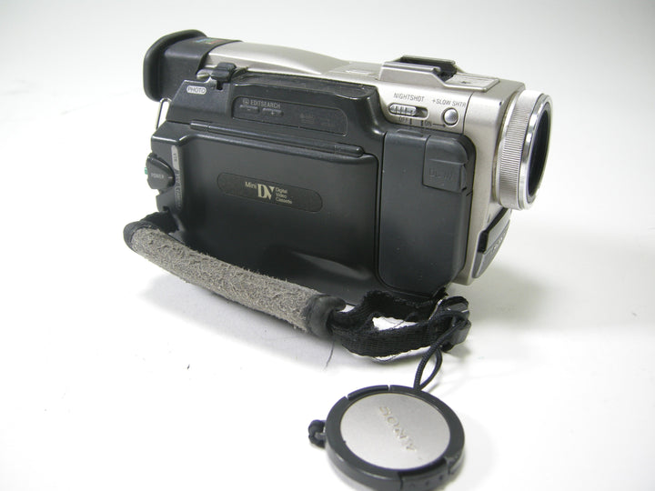 Sony DCR-TRV8 MiniDV Camcorder Video Equipment - Video Camera Sony 26722