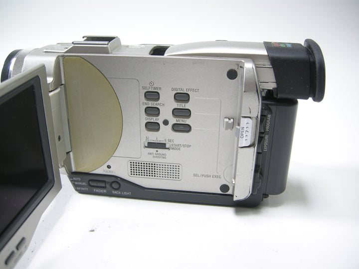 Sony DCR-TRV8 MiniDV Camcorder Video Equipment - Video Camera Sony 26722