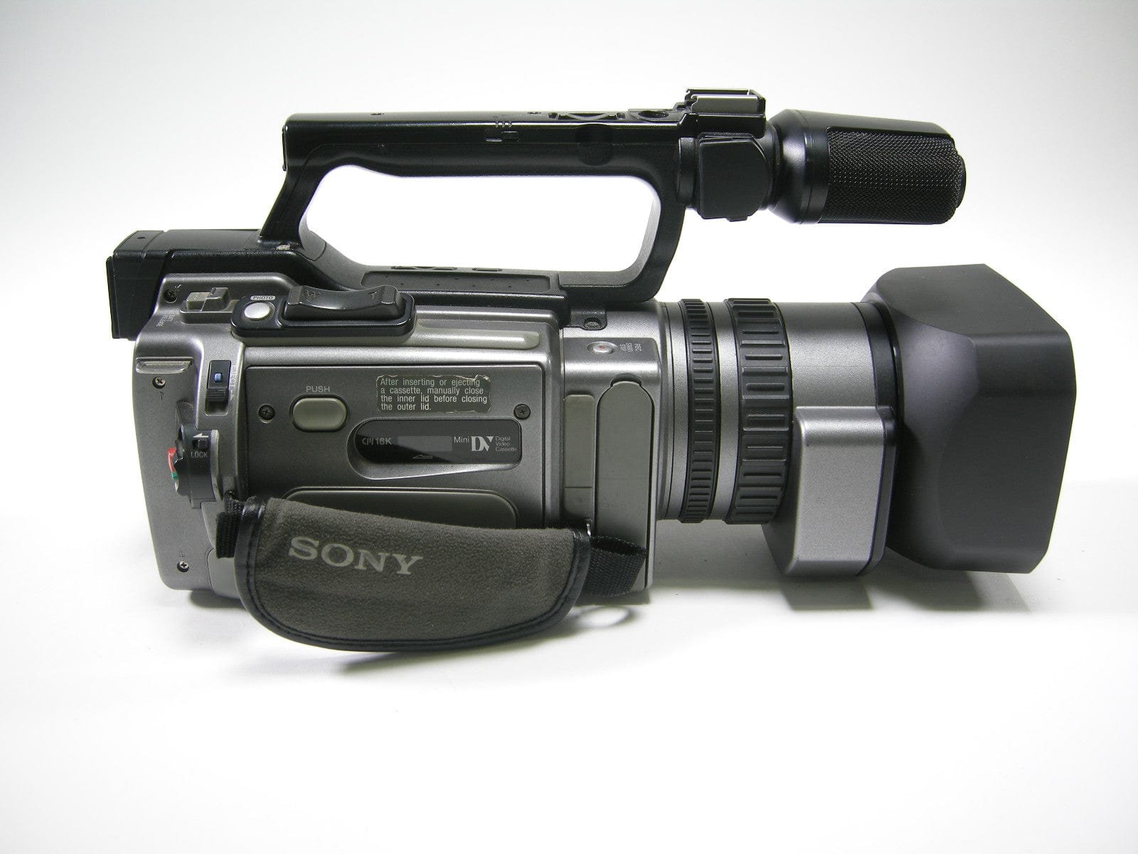 Sony DCR-VX2100 MiniDV Handycam Camcorder