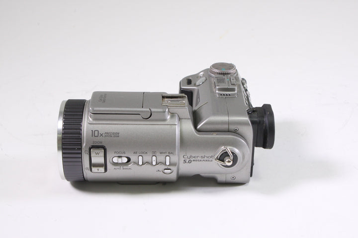 Sony DSC-F707 Digital Camera Digital Cameras - Digital Point and Shoot Cameras Sony 1330920