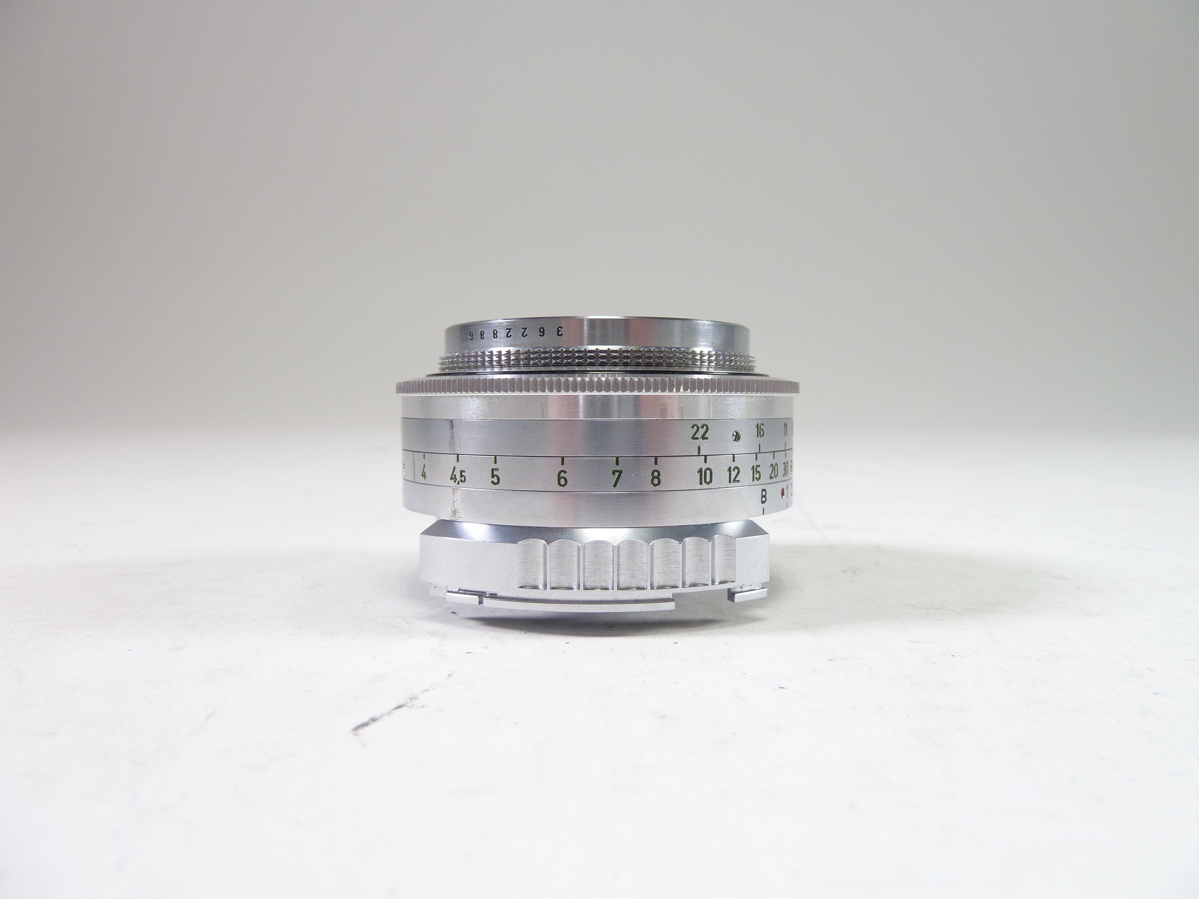 Voightlander 35mm f/3.5 Skoparon w/Filters, Hood & Cases – Camera
