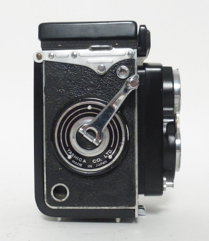 Yashica-Mat TLR Camera - Parts or Repair Only Medium Format Equipment - Medium Format Cameras - Medium Format TLR Cameras Yashica 3031128