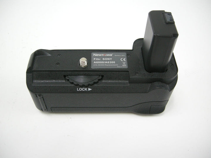 Battery Grip for Sony A6000-A6300 Grips, Brackets and Winders Newmowa 002386ROL