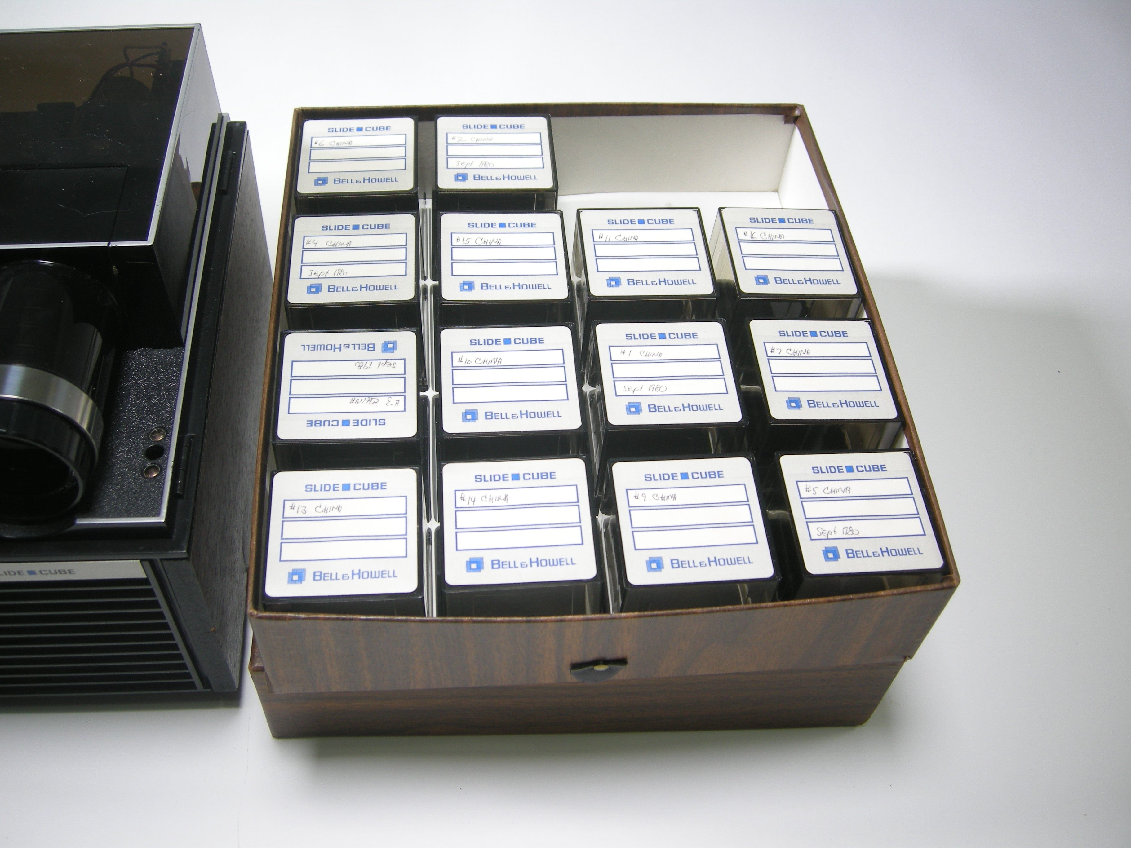 Bell and Howell Cube Slide Projector w/ 14 cubes – Camera Exchange