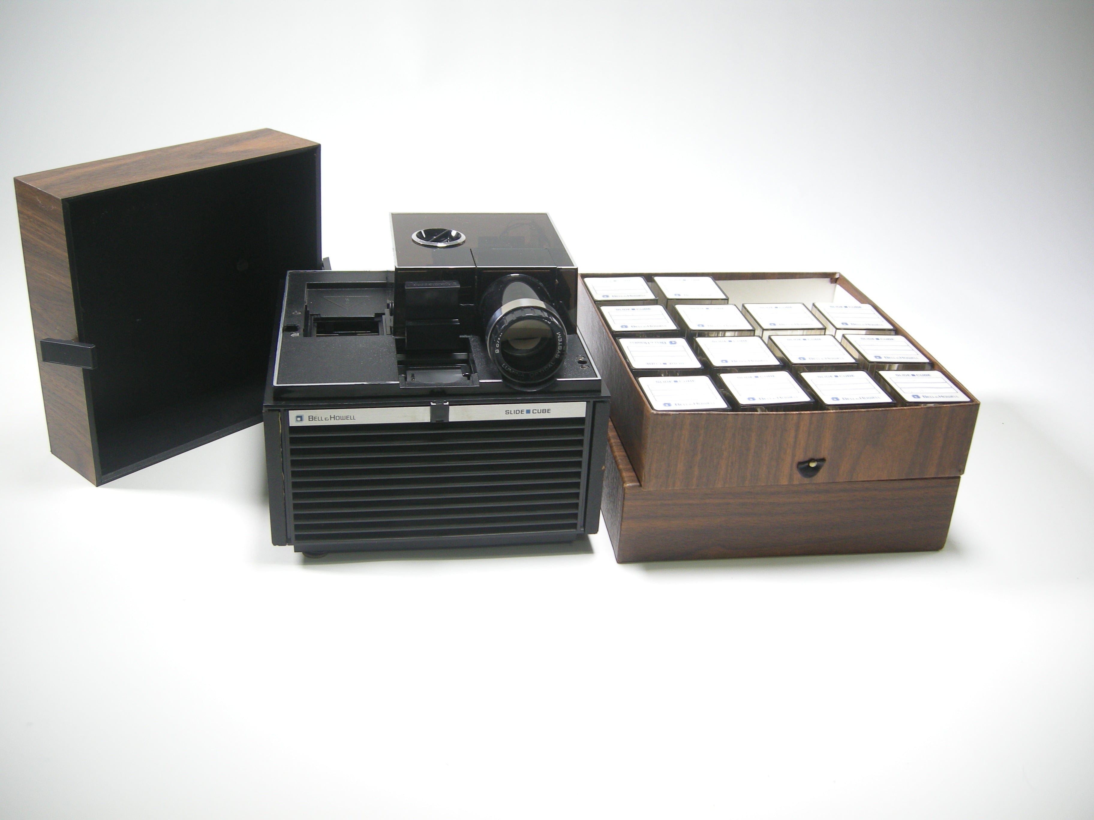 Bell and Howell Cube Slide Projector w/ 14 cubes – Camera Exchange