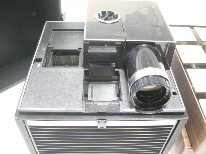 Bell and Howell Cube Slide Projector w/ 14 cubes Projection Equipment - Projectors Bell and Howell 040180232