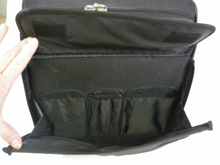 Black Medium Rolling Case w/removable insert and Keys Bags and Cases Generic 811735