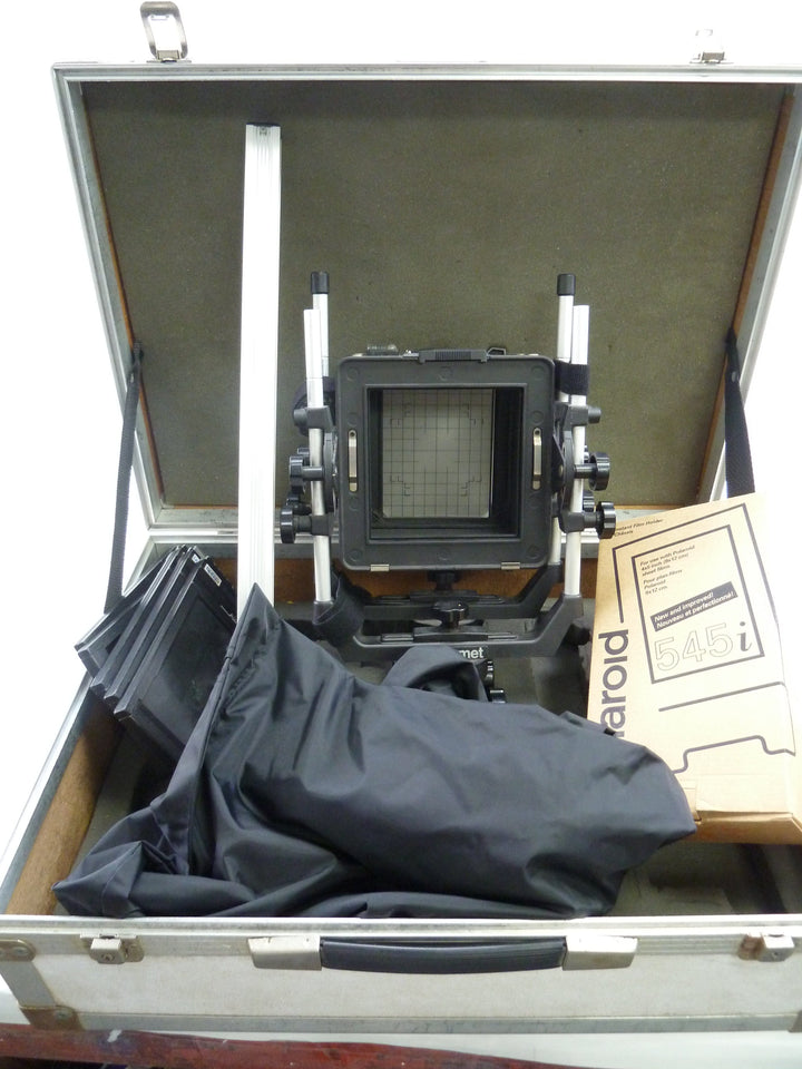 Cambo 4X5 Rail Large Format Camera with Polaroid Back, film holders, etc.. Large Format Equipment - Large Format Cameras Cambo 332320