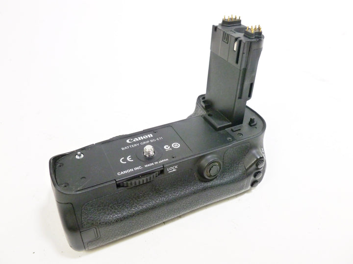 Canon 5D Mark III Digital SLR Camera Body Shutter Count - 50,823 with BG-E11 Digital Cameras - Digital SLR Cameras Canon 073024011998