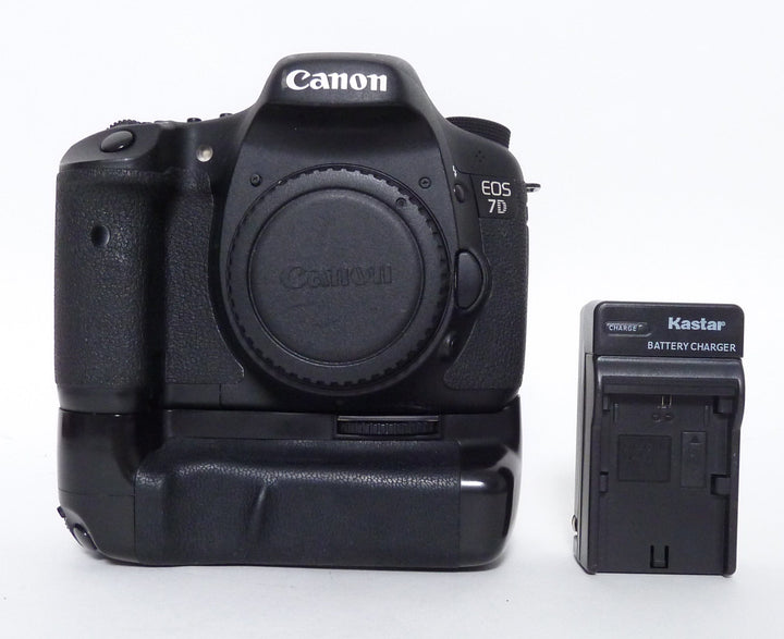 Canon 7D Body with Meike Grip- Shutter Count 72375 Digital Cameras - Digital SLR Cameras Canon B171208314