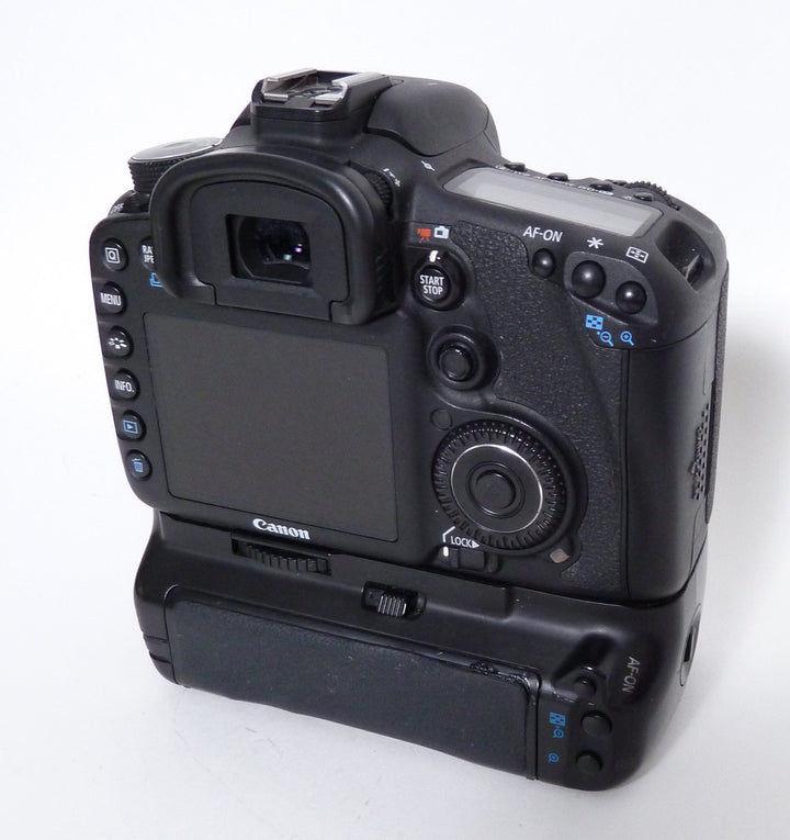 Canon 7D Body with Meike Grip- Shutter Count 72375 Digital Cameras - Digital SLR Cameras Canon B171208314