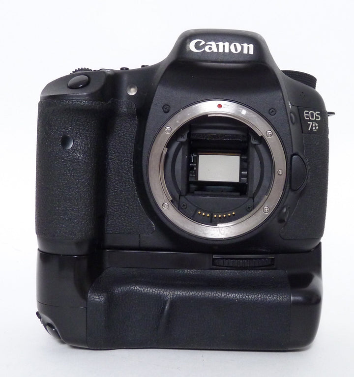 Canon 7D Body with Meike Grip- Shutter Count 72375 Digital Cameras - Digital SLR Cameras Canon B171208314