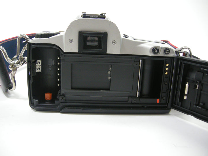 Canon EOS Rebel 2000 35mm SLR w/EF 35-80mm f4-5.6 III 35mm Film Cameras - 35mm SLR Cameras - 35mm SLR Student Cameras Canon 3327110