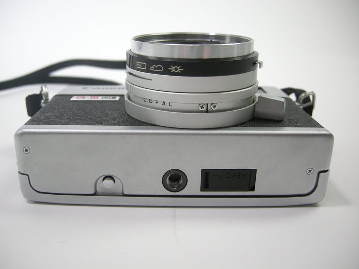 Canon G-III QL17 Canonet 35mm Film camera w/40mm f1.7 35mm Film Cameras - 35mm Point and Shoot Cameras Canon E30201