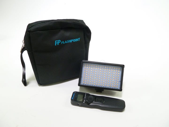 Flashpoint Bi-Color on camera light FPCCC-144B with carrying case Studio Lighting and Equipment - LED Lighting Flashpoint FP1151