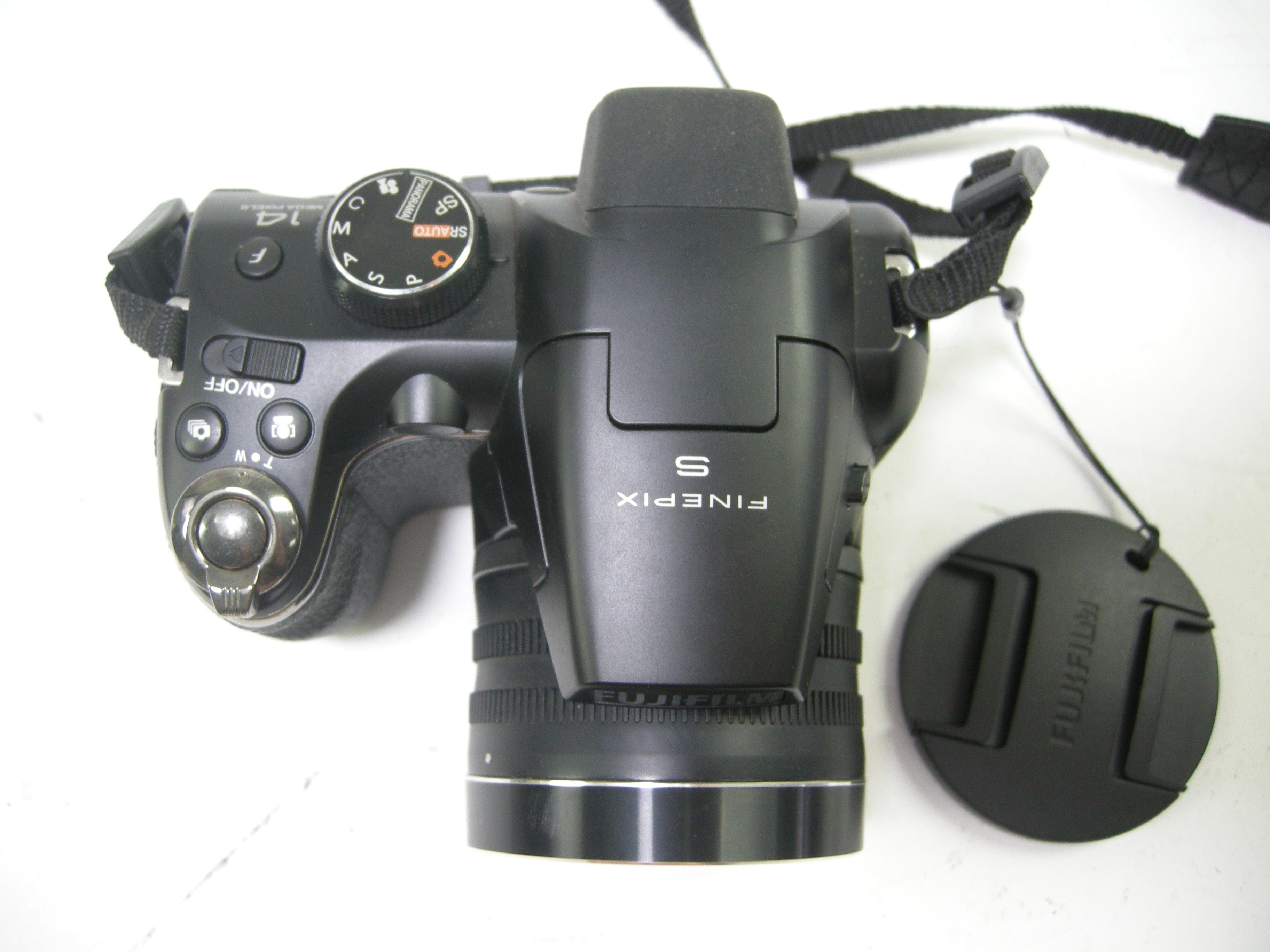 thumbnail image 2 of JJC Lens Cap With Holder For Fujifilm FinePix S4250 S4250 – Snap-On Front Cap 2 of 5