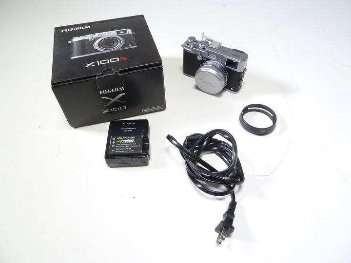 Fujifilm X100S Shutter Count 2600 Digital Cameras - Digital Mirrorless Cameras Fujifilm 34A01392