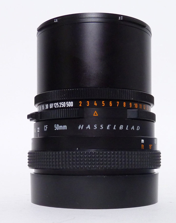 Hasselblad obbiettivo Distagon 50 mm f.4 T* Carl Zeiss con tappo ant e post Hasselblad obbiettivo Distagon 50 mm f.4 T* Carl Zeiss con tappo ant e post