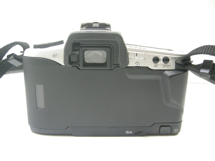 Minolta Maxxum 5 35mm SLR camera w/ Quantaray MC 28-105mm f3.8-5.4 AF 35mm Film Cameras - 35mm SLR Cameras Minolta 99101287