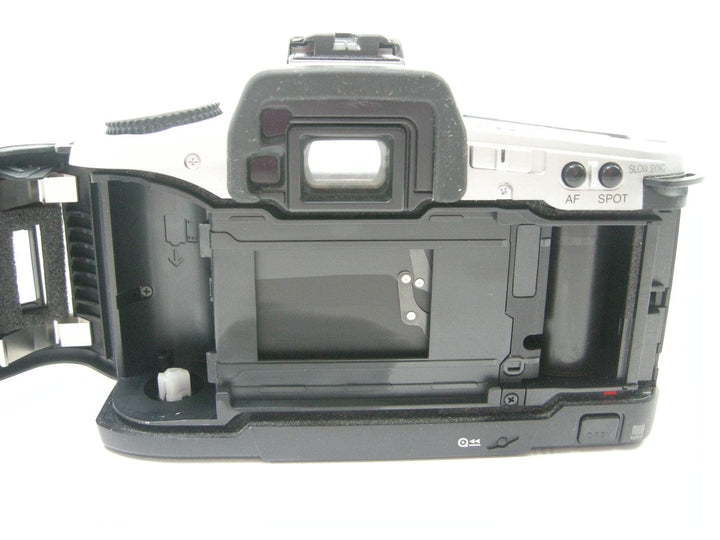 Minolta Maxxum 5 35mm SLR w/28-80mm f3.5-5.6D 35mm Film Cameras - 35mm SLR Cameras - 35mm SLR Student Cameras Minolta 00104926