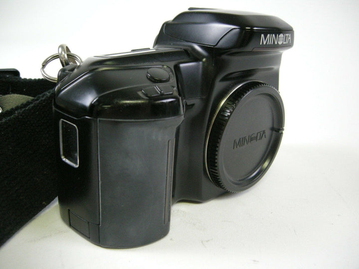 Minolta Maxxum 5xi 35mm film camera Body only (Black) w/ strap 35mm Film Cameras - 35mm SLR Cameras Minolta 52342401