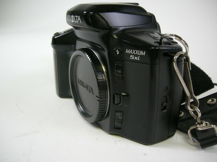 Minolta Maxxum 5xi 35mm film camera Body only (Black) w/ strap 35mm Film Cameras - 35mm SLR Cameras Minolta 52342401