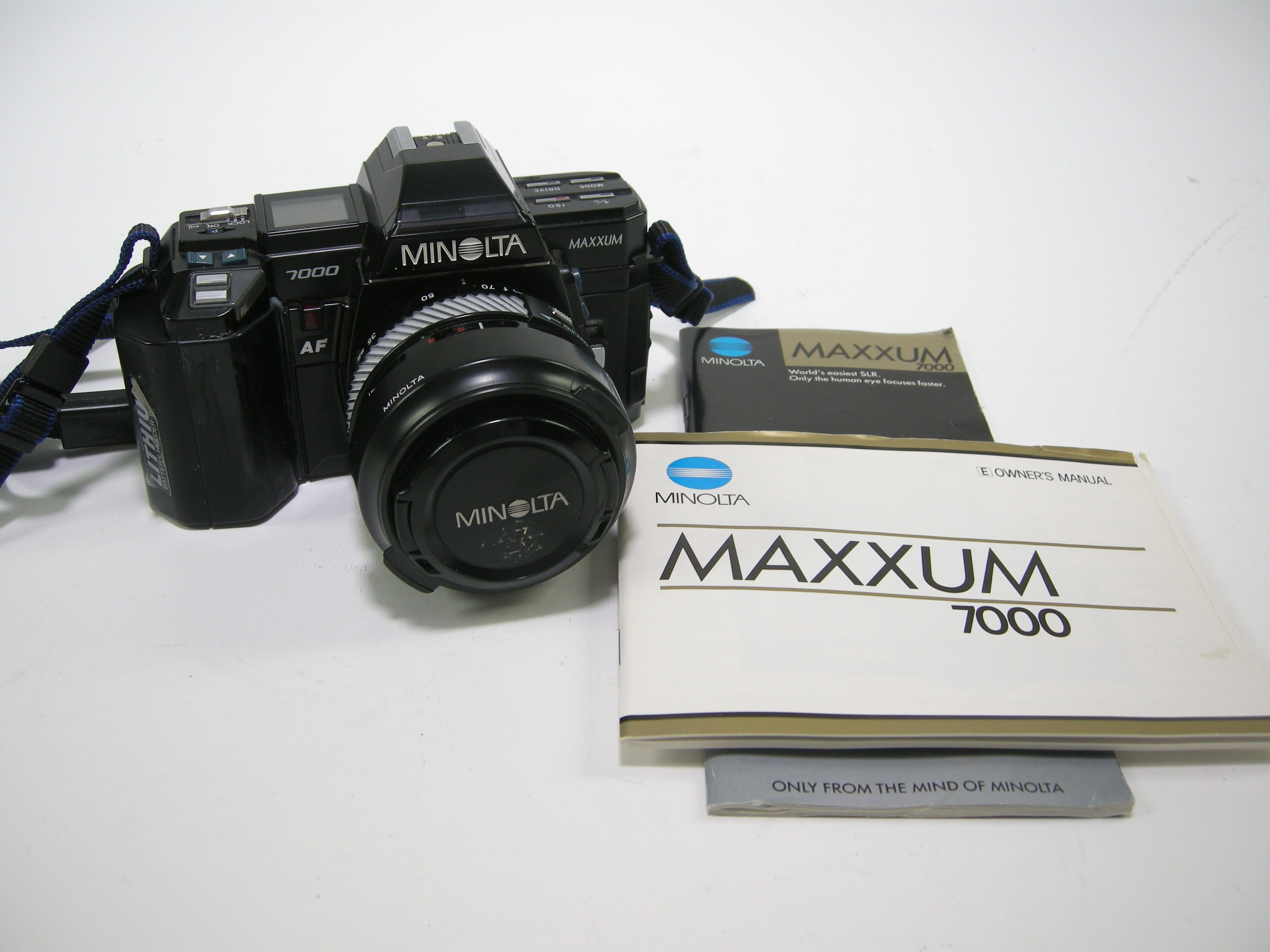 Minolta newest maxxum 7000 camera kit with zoom lens/ other lens flash- works w/manuals