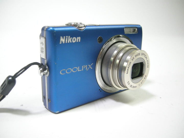 Nikon Coolpix S570 12.0mp Digital camera (Blue) Digital Cameras - Digital Point and Shoot Cameras Nikon 32002651